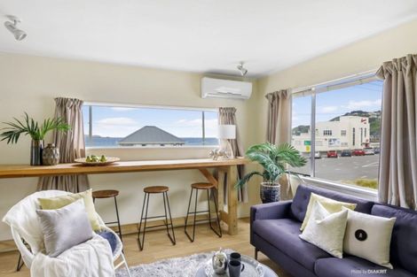 Photo of property in 7/100 Lyall Parade, Lyall Bay, Wellington, 6022