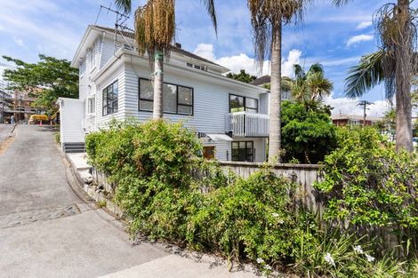 Photo of property in 21 Fraser Road, Narrow Neck, Auckland, 0624