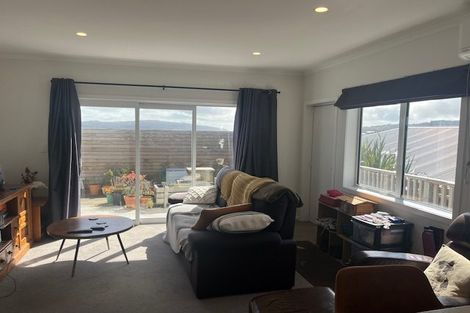 Photo of property in 3 Balmain Street, Newlands, Wellington, 6037