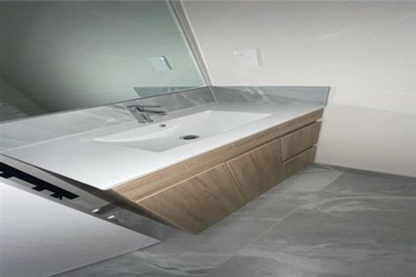 Photo of property in 5/58 Te Atatu Road, Te Atatu South, Auckland, 0610