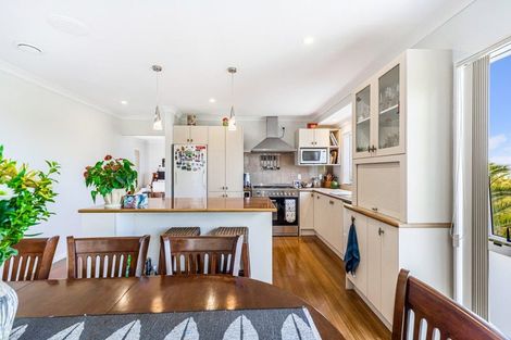 Photo of property in 17 Da Vinci Place, West Harbour, Auckland, 0618