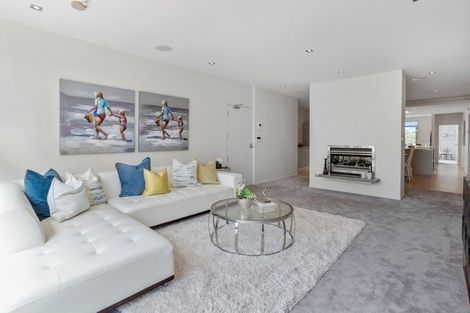 Photo of property in Esplanade Apartments, 8/16 Beach Front Lane, Browns Bay, Auckland, 0630