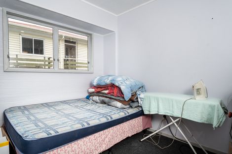 Photo of property in 2/15 Mcleod Road, Henderson, Auckland, 0612