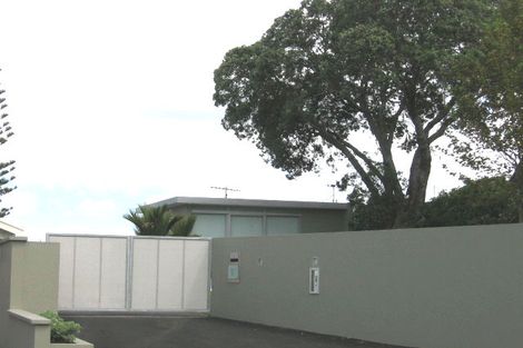 Photo of property in 9 Stanley Point Road, Stanley Point, Auckland, 0624