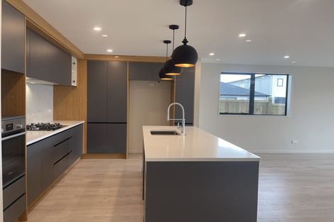 Photo of property in 21 Cronshaw Road, Karaka, 2113