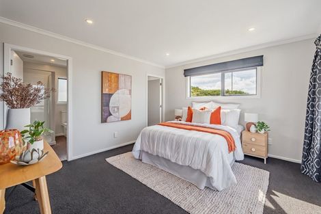 Photo of property in 12 Grumman Lane, Newlands, Wellington, 6037