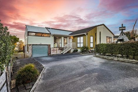 Photo of property in 40 West Harbour Drive, West Harbour, Auckland, 0618