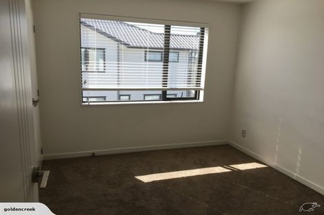 Photo of property in 16 Peony Mews, Oteha, Auckland, 0632