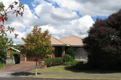 Photo of property in 35 Whiting Grove, West Harbour, Auckland, 0618