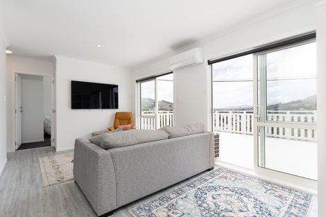 Photo of property in 17a The Drive, Tawa, Wellington, 5028