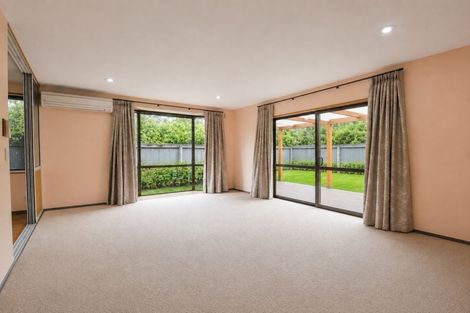 Photo of property in 22 Beatrice Place, Avonhead, Christchurch, 8042