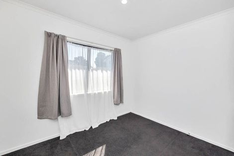 Photo of property in 86 Farquhar Road, Glendene, Auckland, 0602