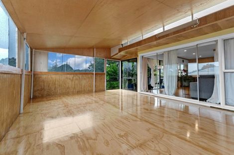 Photo of property in 22 Lawrence Crescent, Hillpark, Auckland, 2102