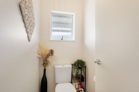 Photo of property in 21 Reeves Street, Waikanae Beach, Waikanae, 5036