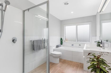 Photo of property in 28 Banks Boulevard, Whitby, Porirua, 5024