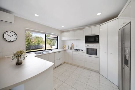 Photo of property in 170 Botany Road, Botany Downs, Auckland, 2010