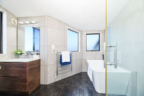 Photo of property in 5 Marlin Street, West Harbour, Auckland, 0618