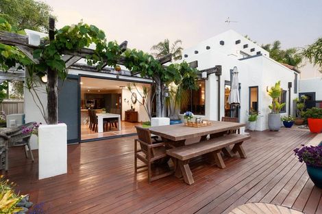 Photo of property in 2 La Cumbre Close, Bethlehem, Tauranga, 3110