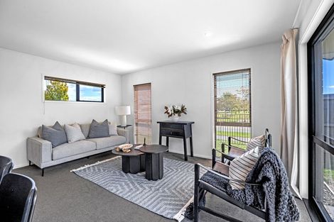 Photo of property in 1 Robalan Close, Halswell, Christchurch, 8025