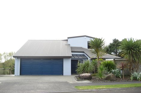 Photo of property in 4 Del Mar Place, Merrilands, New Plymouth, 4312