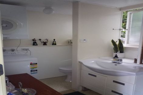 Photo of property in Churchill Flats, 213 The Terrace, Wellington Central, Wellington, 6011