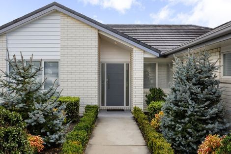 Photo of property in 16 Derwent Place, Flagstaff, Hamilton, 3210