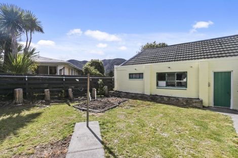 Photo of property in 6 Bexley Grove, Wainuiomata, Lower Hutt, 5014