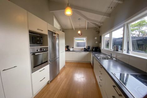 Photo of property in 37 Gill Avenue, Te Atatu Peninsula, Auckland, 0610