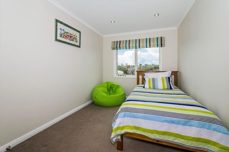 Photo of property in 32 Becroft Drive, Forrest Hill, Auckland, 0620