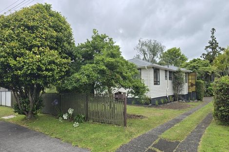 Photo of property in 16 Enderby Drive, Te Atatu Peninsula, Auckland, 0610
