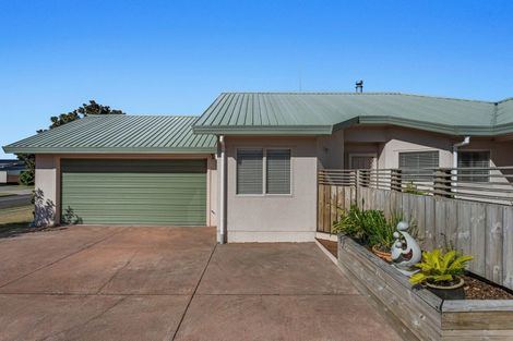 Photo of property in 5 Edgewater Grove, Whakatane, 3120