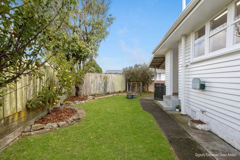 Photo of property in 18 Montrose Place, Takaro, Palmerston North, 4412
