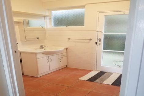 Photo of property in 1/4 Acacia Road, Torbay, Auckland, 0632