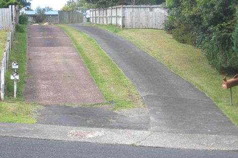 Photo of property in 71 Totaravale Drive, Totara Vale, Auckland, 0629