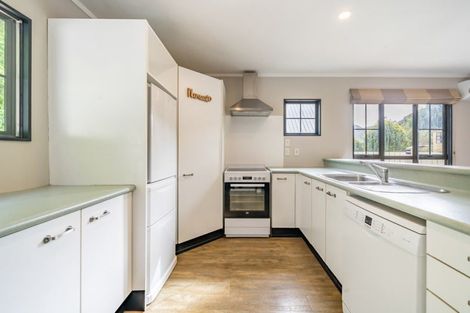 Photo of property in 16b Parsons Glen, Karori, Wellington, 6012