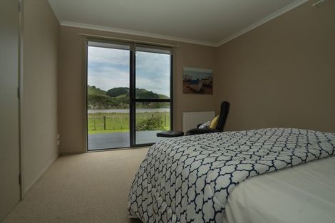 Photo of property in 139 Te Mahoe Road, Mokau, 4376