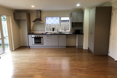 Photo of property in 28 Maypark Crescent, Flat Bush, Auckland, 2016