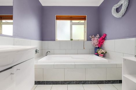 Photo of property in 76 Saint James Drive, Huntington, Hamilton, 3210