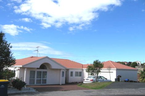 Photo of property in 16 Jacanas Place, Unsworth Heights, Auckland, 0632