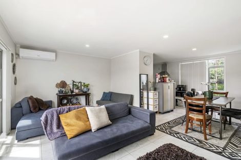 Photo of property in 7/15 Andersons Road, Oteha, Auckland, 0632