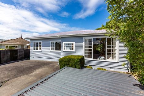 Photo of property in 18 Chester Road, Tawa, Wellington, 5028