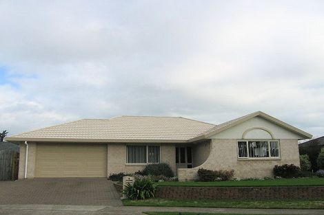 Photo of property in 8 Brookfield Place, Paraparaumu, 5032