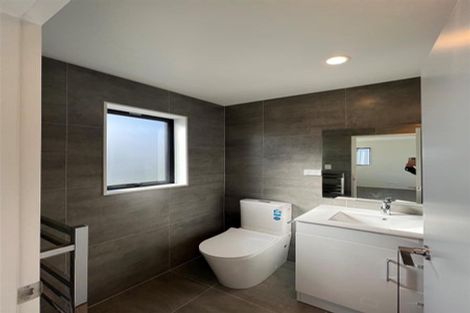 Photo of property in 38b Crestview Rise, Papakura, 2110