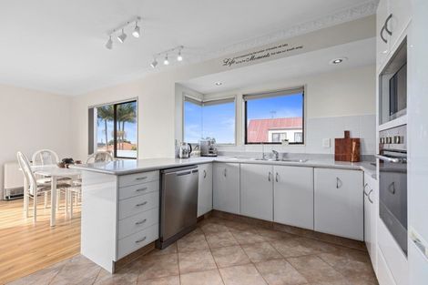 Photo of property in 8 Claridge Place, Mount Maunganui, 3116