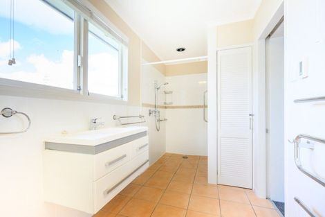 Photo of property in 8 Dalzien Place, Feilding, 4702