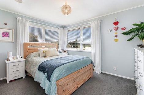Photo of property in 25 Japonica Drive, Beach Haven, Auckland, 0626