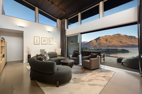 Photo of property in 52 Suburb Street, Queenstown, 9300