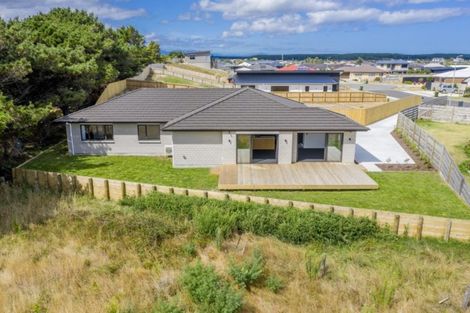 Photo of property in 13 Oxnam Place, Foxton Beach, Foxton, 4815