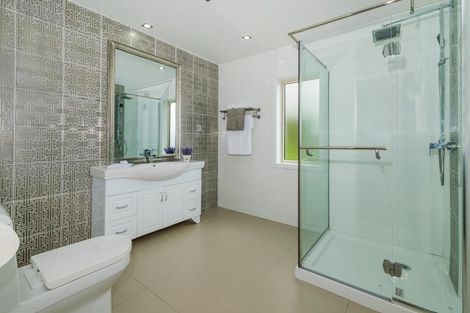 Photo of property in 32 Becroft Drive, Forrest Hill, Auckland, 0620