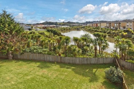 Photo of property in 28 Crimson Park, Oteha, Auckland, 0632